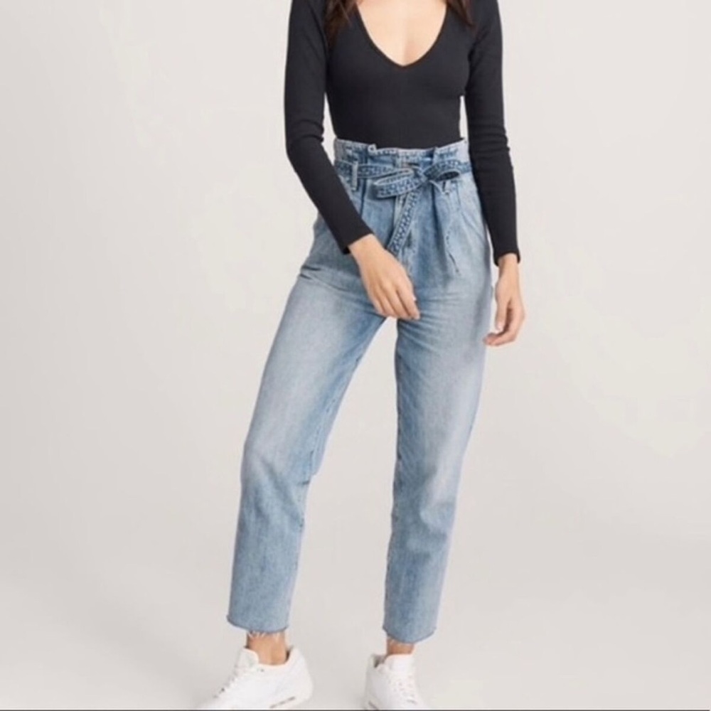 A&F Ultra High Rise Paper-bag Waist Mom Jean Women Size 29 (Short) 80s 90s Style